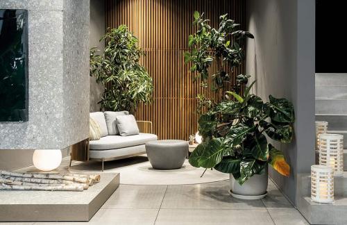 Outdoor Minotti Concept Store by Misura Arredamenti 